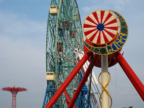 New Luna Park ride & logo seen against backdrop of Coney Island's landmark Wonder Wheel and Parachute Jump. Photo © Bruce Handy/Pablo 57 via flickr